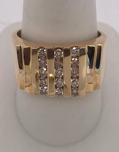 14 Karat Yellow Gold Cluster Ring with 15 Diamonds