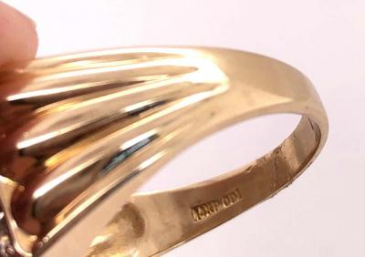 14 Karat Yellow Gold Contemporary Ring with 9 Round Diamonds