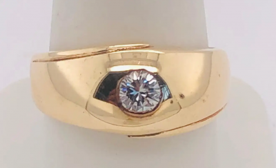 14 Karat Yellow Gold Contemporary Ring with Diamond 0 33 Total Diamond Weight