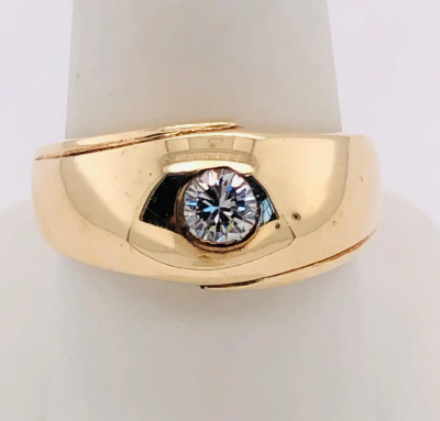 14 Karat Yellow Gold Contemporary Ring with Diamond 0 33 Total Diamond Weight