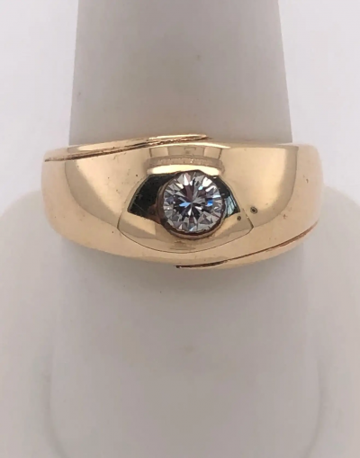 14 Karat Yellow Gold Contemporary Ring with Diamond 0 33 Total Diamond Weight
