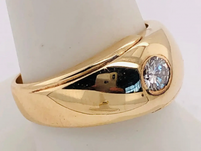 14 Karat Yellow Gold Contemporary Ring with Diamond 0 33 Total Diamond Weight