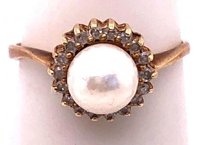 14 Karat Yellow Gold Fashion Pearl Ring with Diamonds