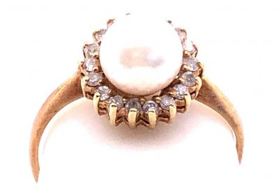 14 Karat Yellow Gold Fashion Pearl Ring with Diamonds