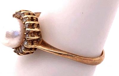 14 Karat Yellow Gold Fashion Pearl Ring with Diamonds