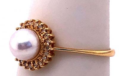 14 Karat Yellow Gold Fashion Pearl Ring with Diamonds