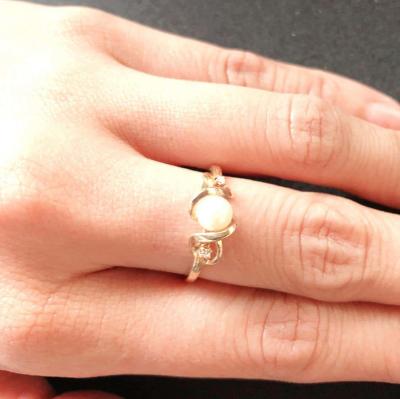 14 Karat Yellow Gold Fashion Pearl Ring with Round Diamonds