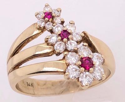 14 Karat Yellow Gold Fashion Three Flower Ring with Semi Precious Stones