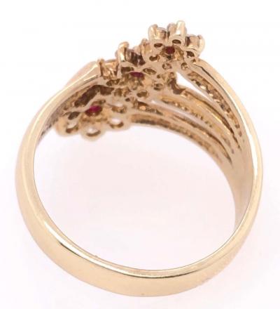 14 Karat Yellow Gold Fashion Three Flower Ring with Semi Precious Stones