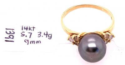 14 Karat Yellow Gold Ring Black Pearl Solitaire with Diamond Accents
