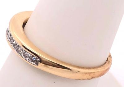 14 Karat Yellow Gold and Diamond Band Wedding Ring 0 45 TDW
