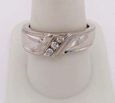 14Kt White Gold Three Diamond Ring 25 Total Diamond Weight