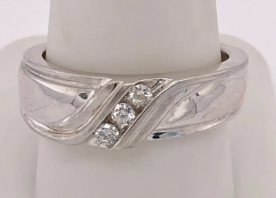 14Kt White Gold Three Diamond Ring 25 Total Diamond Weight
