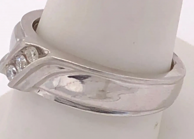 14Kt White Gold Three Diamond Ring 25 Total Diamond Weight