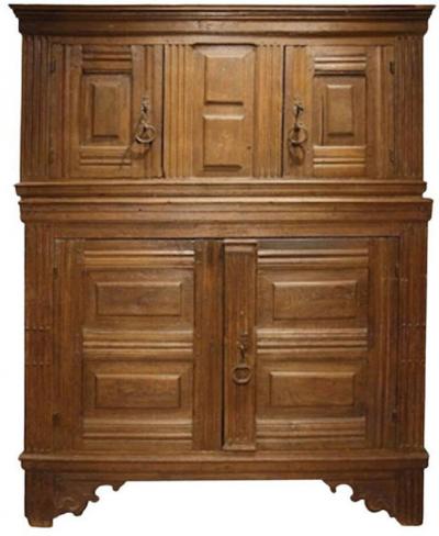 17TH CENTURY OAK DUTCH COURT CUPBOARD