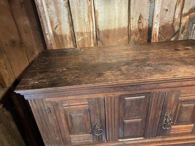 17TH CENTURY OAK DUTCH COURT CUPBOARD