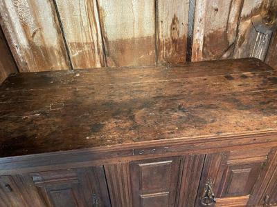17TH CENTURY OAK DUTCH COURT CUPBOARD