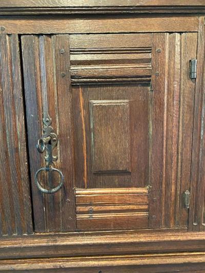 17TH CENTURY OAK DUTCH COURT CUPBOARD
