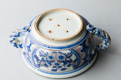 17TH CENTURY ROUND FAIENCE VEGETABLE DISH