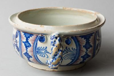17TH CENTURY ROUND FAIENCE VEGETABLE DISH