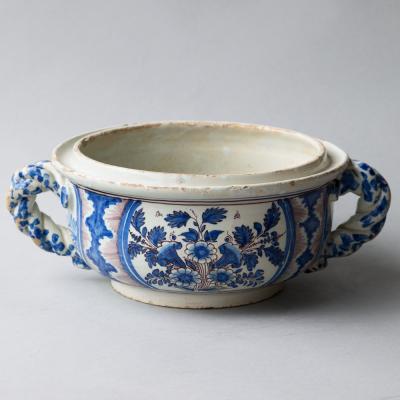 17TH CENTURY ROUND FAIENCE VEGETABLE DISH