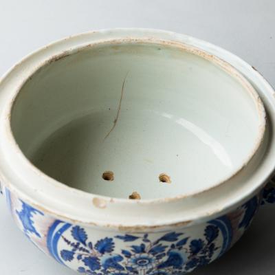 17TH CENTURY ROUND FAIENCE VEGETABLE DISH