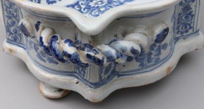 17TH CENTURY SHAPED JARDINI RE FA ENCE DE NEVERS