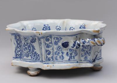 17TH CENTURY SHAPED JARDINI RE FA ENCE DE NEVERS