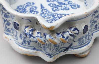 17TH CENTURY SHAPED JARDINI RE FA ENCE DE NEVERS