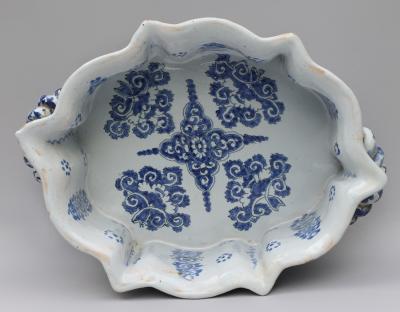 17TH CENTURY SHAPED JARDINI RE FA ENCE DE NEVERS