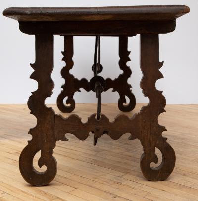 17TH CENTURY SPANISH BAROQUE OAK TRESTLE TABLE