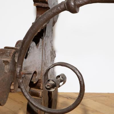 17TH CENTURY SPANISH BAROQUE OAK TRESTLE TABLE