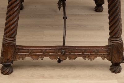 17TH CENTURY SPANISH BAROQUE WALNUT TRESTLE TABLE