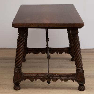17TH CENTURY SPANISH BAROQUE WALNUT TRESTLE TABLE