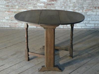 17th Century English Oak Oval Dropleaf Gateleg Table