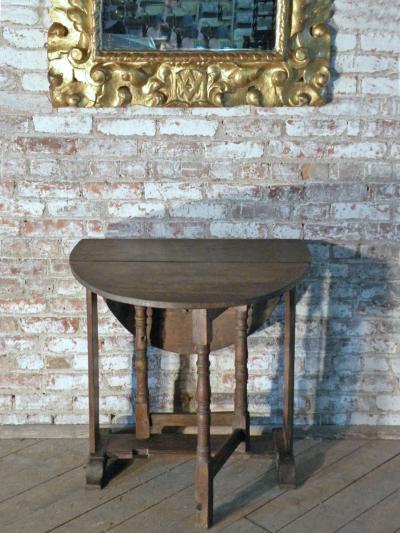 17th Century English Oak Oval Dropleaf Gateleg Table
