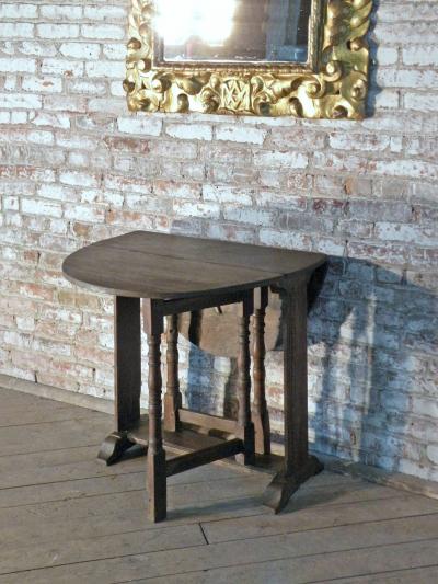 17th Century English Oak Oval Dropleaf Gateleg Table