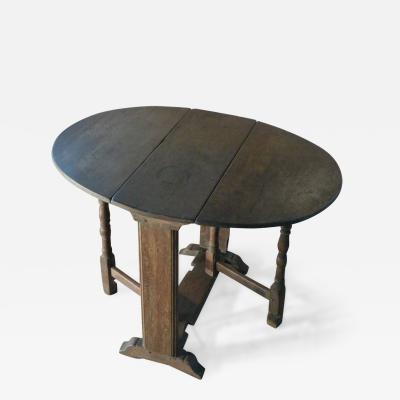 17th Century English Oak Oval Dropleaf Gateleg Table