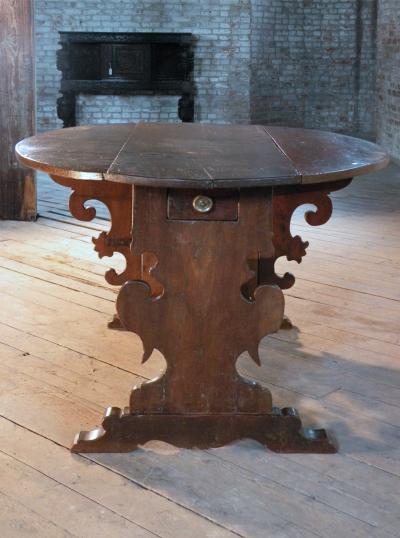 17th Century Italian Baroque Walnut Oval Drop Leaf Table