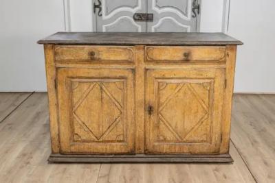 17th Century Italian Distressed Paint Wooden Buffet with Carved Diamond Motifs