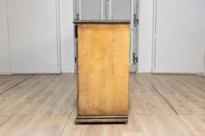 17th Century Italian Distressed Paint Wooden Buffet with Carved Diamond Motifs