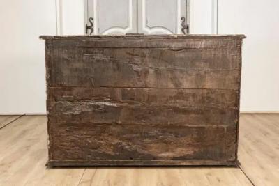 17th Century Italian Distressed Paint Wooden Buffet with Carved Diamond Motifs
