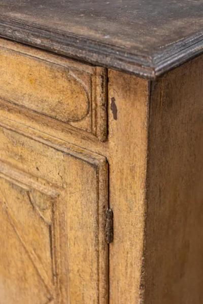 17th Century Italian Distressed Paint Wooden Buffet with Carved Diamond Motifs