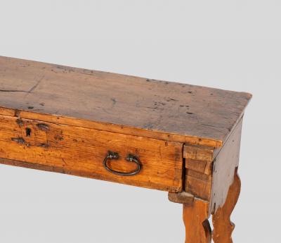 17th Century Spanish Castilla Walnut Side Table