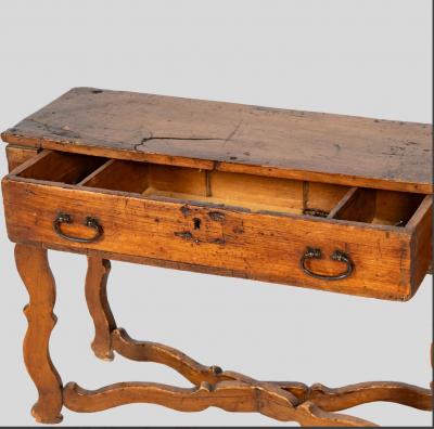 17th Century Spanish Castilla Walnut Side Table
