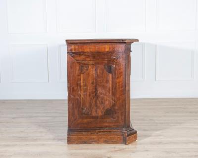 17th Century Tuscan Walnut Chest of Drawers with Maple Inlay