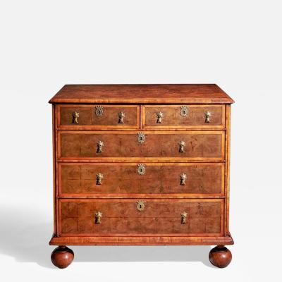 17th Century William and Mary Blond Olive Oyster Chest of drawers Circa 1690 