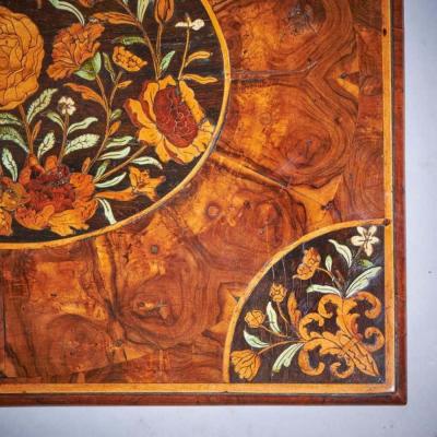 17th Century William and Mary Floral Marquetry Olive Oyster Lace Box Circa 1685