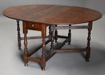 17thc oak gateleg table of good versatile size with fine patina