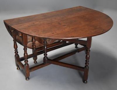 17thc oak gateleg table of good versatile size with fine patina
